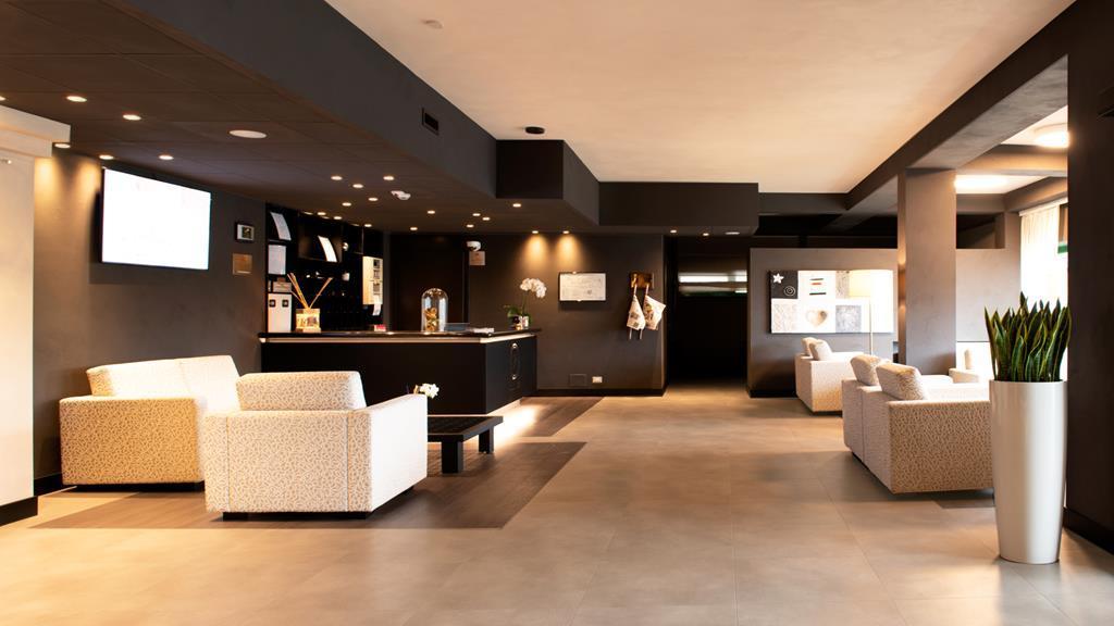 Hotel King, By R Collection Hotels Varedo Exterior foto