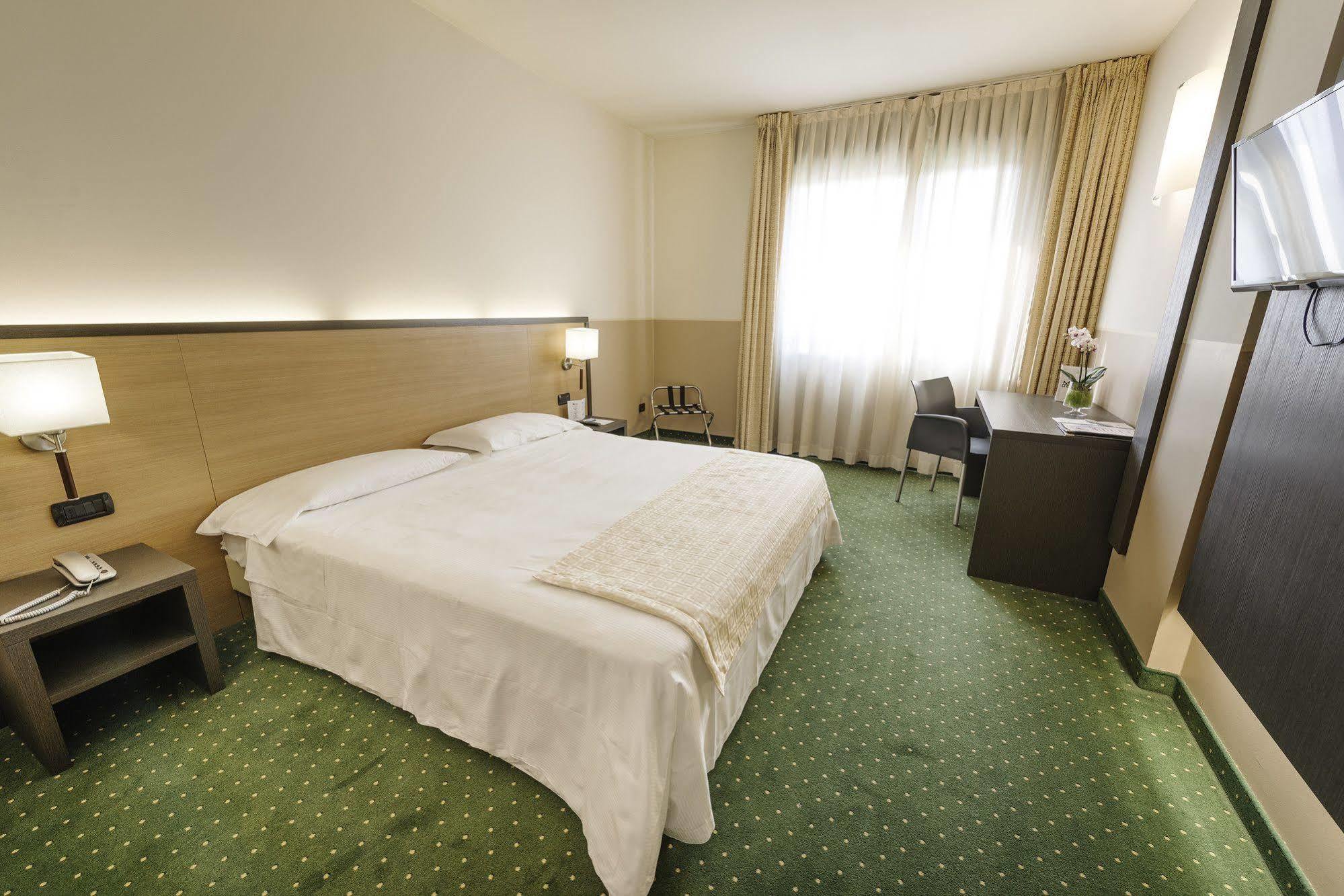 Hotel King, By R Collection Hotels Varedo Exterior foto