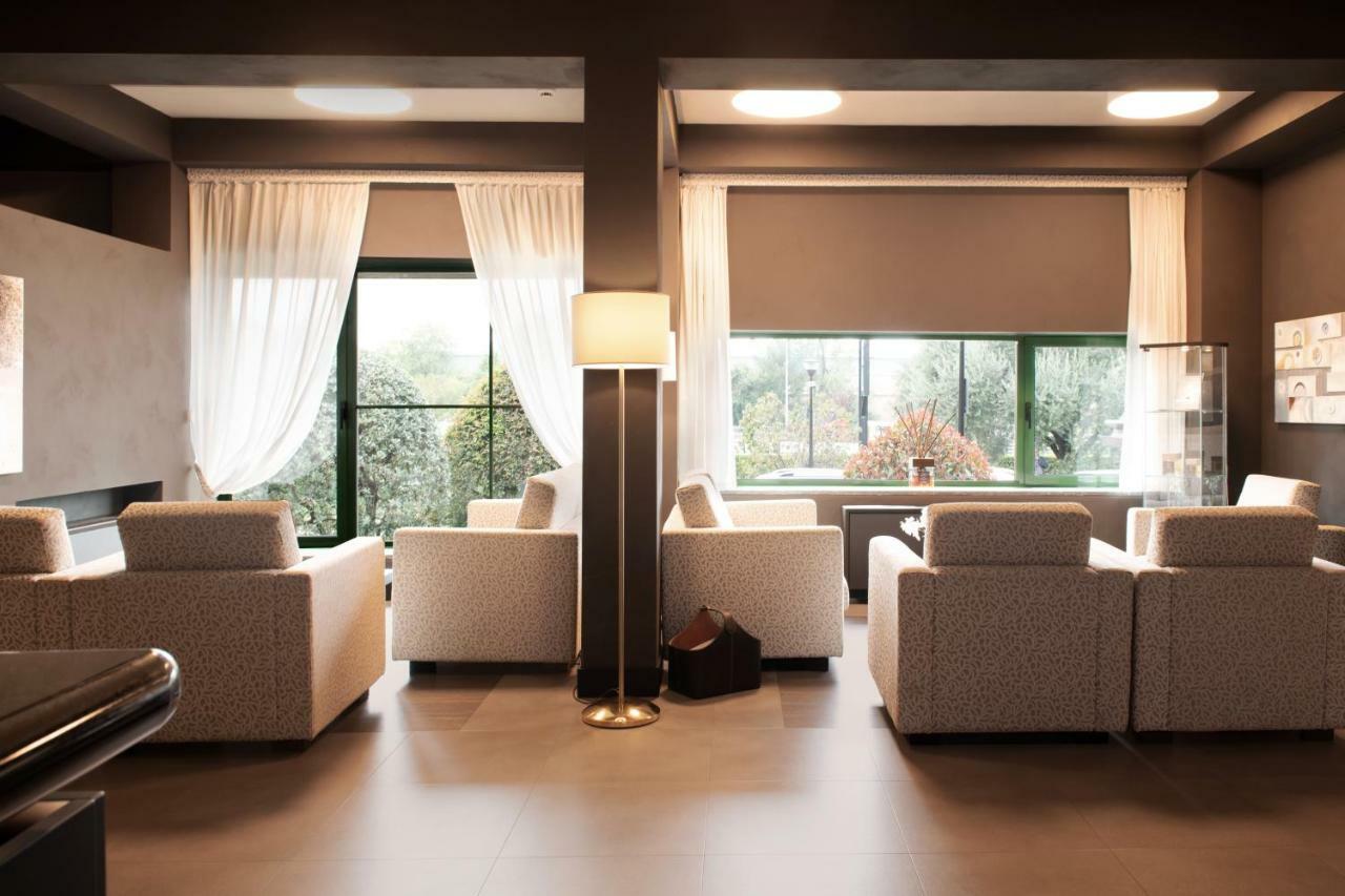 Hotel King, By R Collection Hotels Varedo Exterior foto