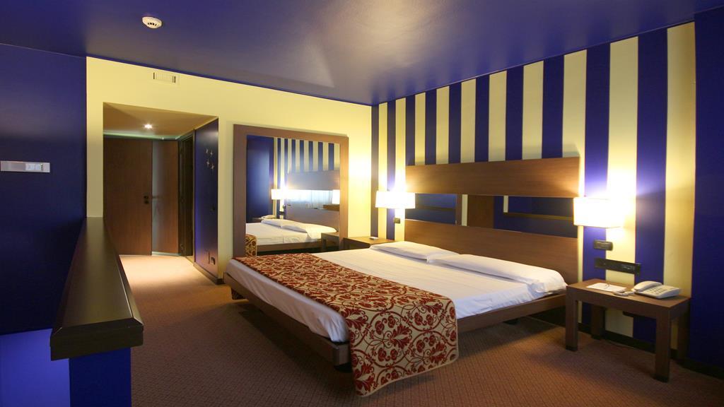 Hotel King, By R Collection Hotels Varedo Exterior foto