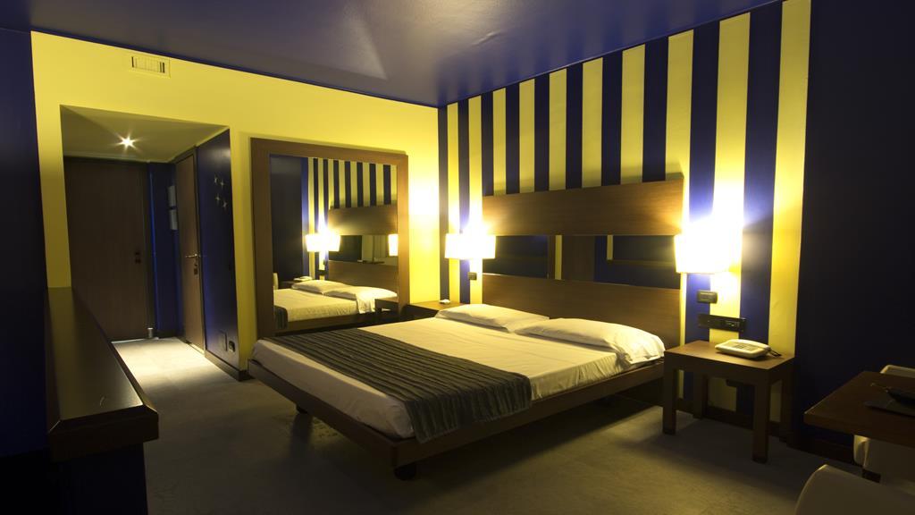 Hotel King, By R Collection Hotels Varedo Exterior foto